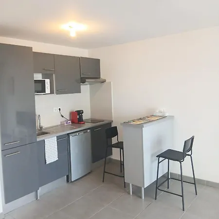 Appartement Simple With Parking And Terrace