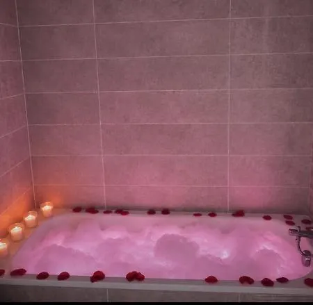Appartement Relax - Parking, Cinema, Jacuzzi Bath